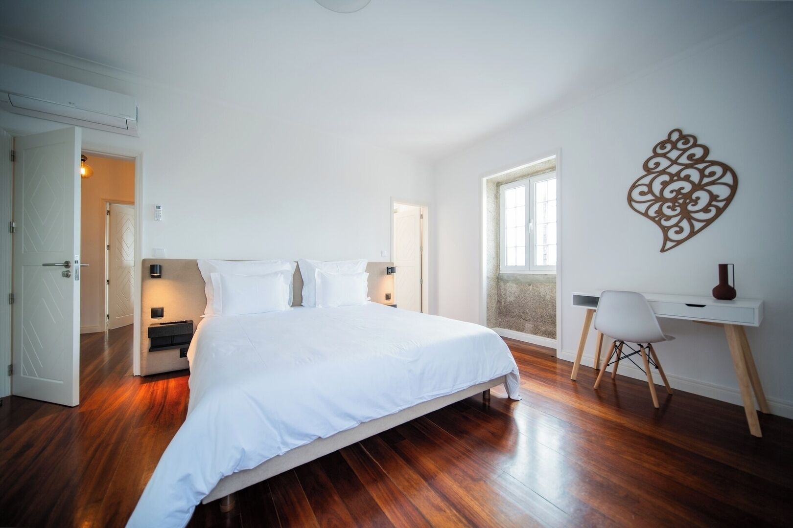 2 bedrooms, desk, iron/ironing board, WiFi