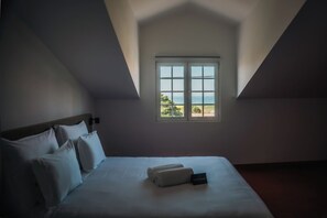 5 chambres, fer et planche à repasser, lit de bébé portatif, Wi-Fi