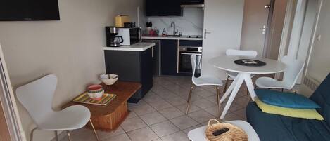 Microwave, oven, stovetop, coffee/tea maker