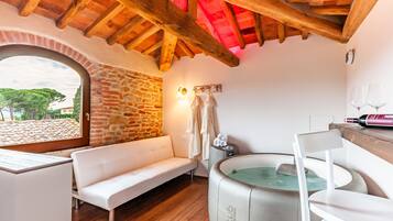 Apartemen Romantis, pemandangan bukit | Kamar mandi | Jubah mandi