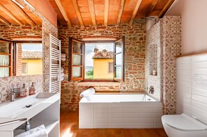 Romantic Apartment, Hill View | Bathroom