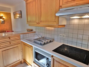 Microwave, oven, coffee/tea maker, toaster