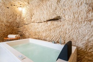 Interior - La Grotta del Relax by Rentbeat  (Ostuni)