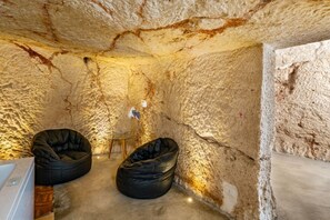 Unclassified image, 5 of 25, button