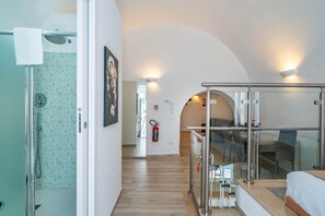 Unclassified image, 3 of 24, button