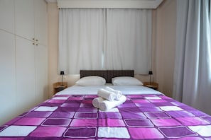 2 chambres, fer et planche à repasser, Wi-Fi, draps fournis