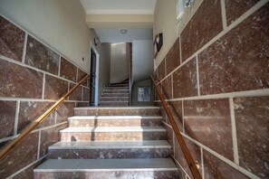 Interior - Athens Vibe Apartment – Gazi by ΜΡS (Athina)