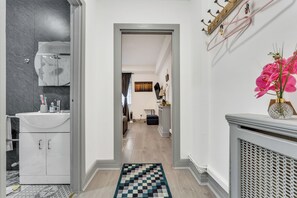 Shower, hair dryer, towels, soap - Central London, near Oxford Street, Hyde Park, Mayfair, late check-in (London)