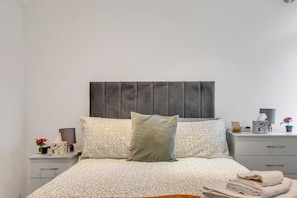 1 chambre, fer et planche à repasser, Wi-Fi gratuit, draps fournis
