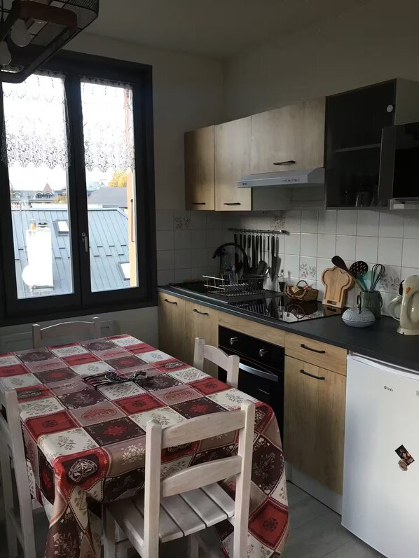 Mikrovågsugn, ugn, spishäll och diskmaskin