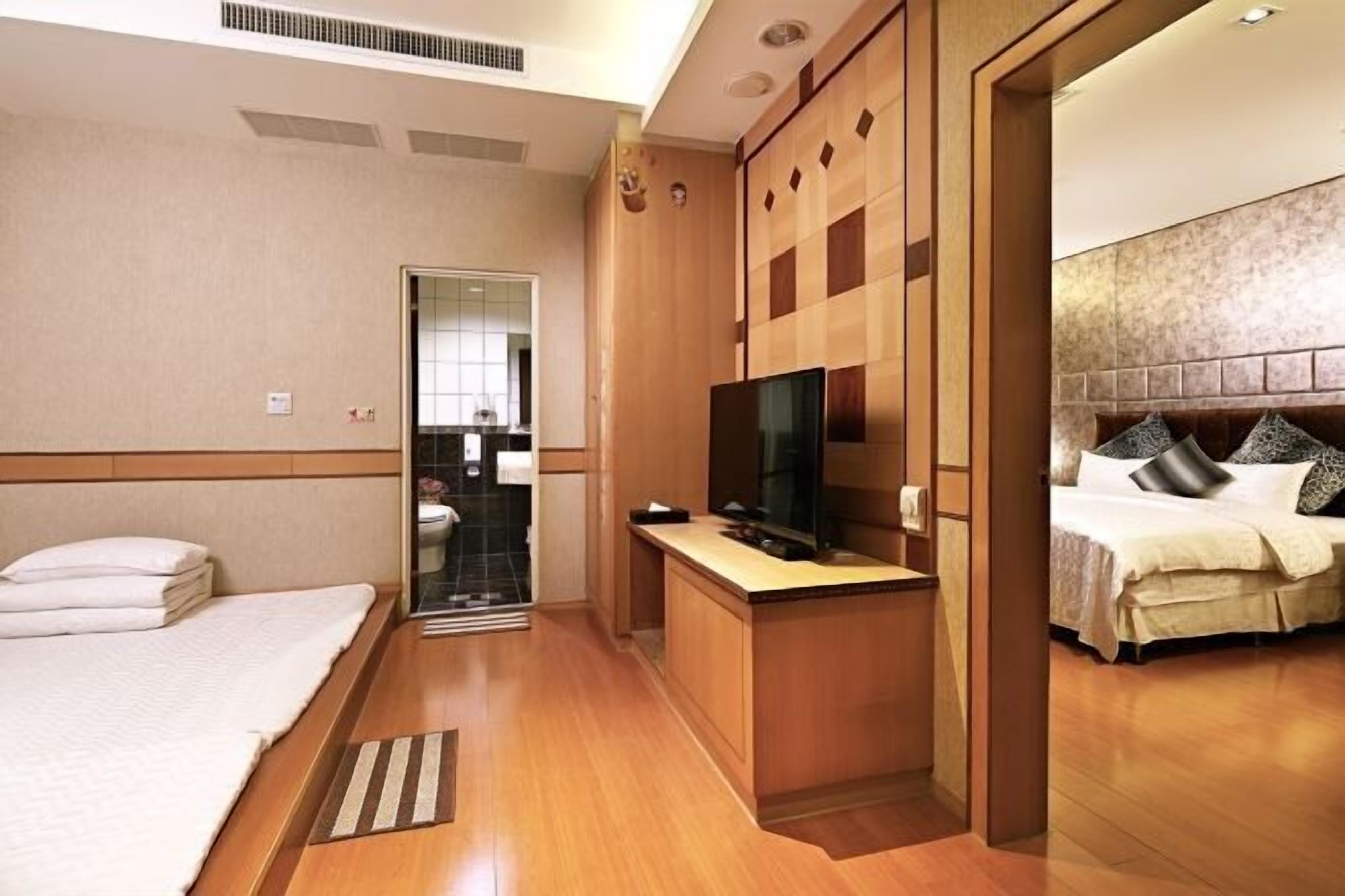 Desk, laptop workspace, free WiFi