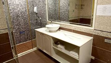 Superior Double Room | Bathroom | Free toiletries, hair dryer, slippers, towels