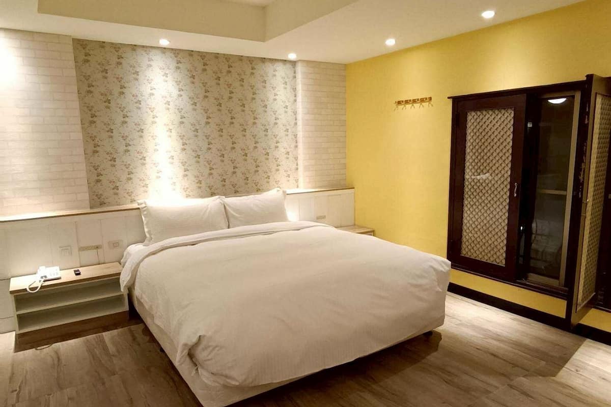 Superior Double Room | Desk, laptop workspace, free WiFi
