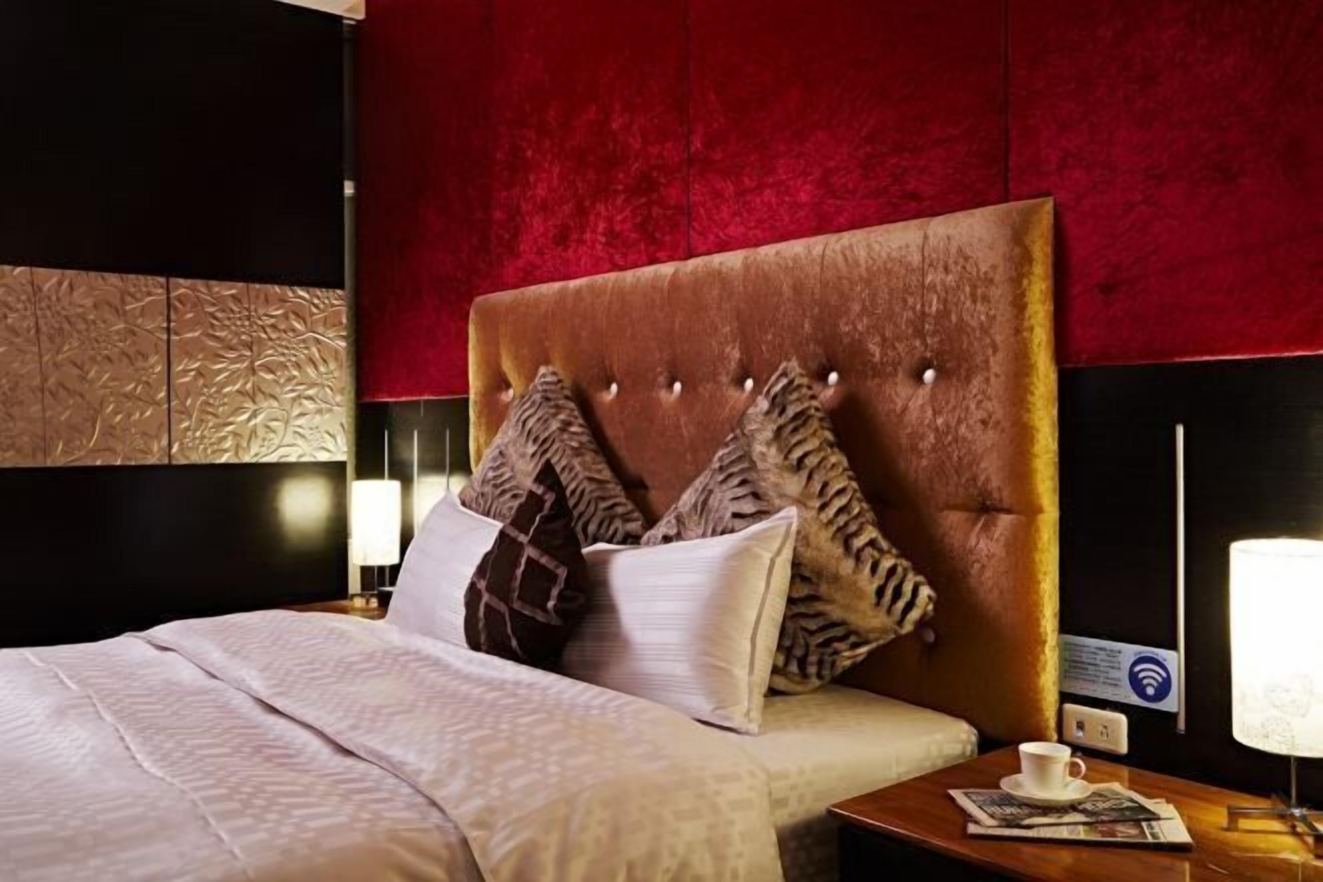 Desk, laptop workspace, free WiFi