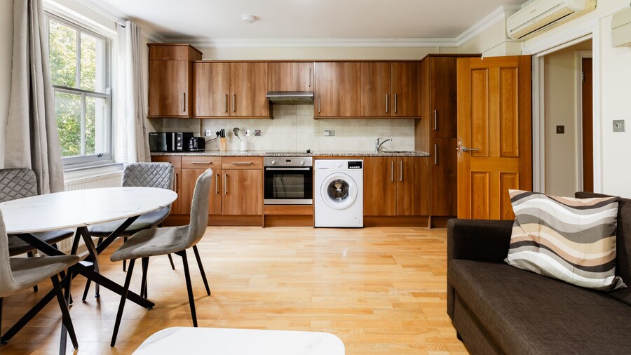 Warm Apartments in Queensway