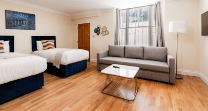 Warm Apartments in Queensway
