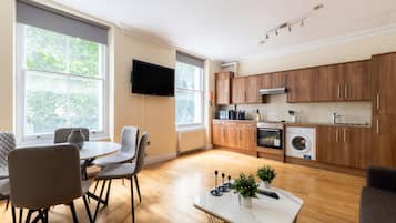Comfort Apartment, Private Bathroom | Lounge
