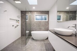 Shower, hair dryer, towels, shampoo