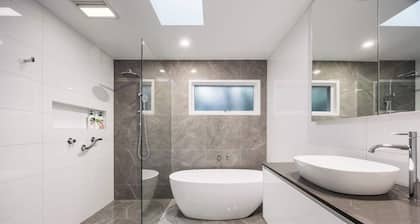 The Pool House - Heated Indoor Pool & BBQ Area
