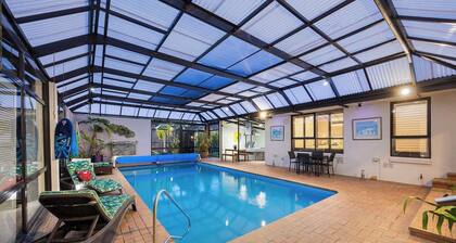 The Pool House - Heated Indoor Pool & BBQ Area