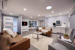 TV - The Pool House - Heated Indoor Pool & BBQ Area (Rosebud)