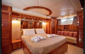 4 bedrooms, iron/ironing board, WiFi, bed sheets - PALME Yacht - Cannes Port Canto - Pointe Croisette - Face à la Mer (Cannes)