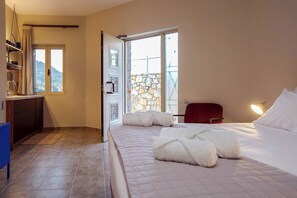 3 habitaciones, escritorio, tabla de planchar con plancha y wifi gratis