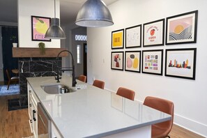 Dining - This house is a 3 bedroom(s), 3 bathrooms, located in Atlanta, GA. (Atlanta)