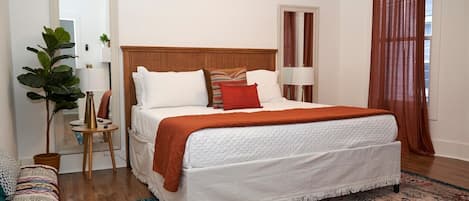 3 bedrooms, desk, iron/ironing board, free WiFi