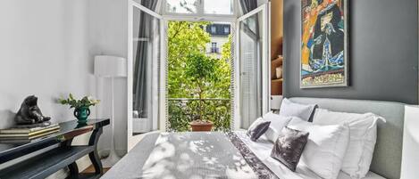 5 bedrooms, in-room safe, desk, iron/ironing board