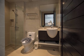 Exclusive Apartment, Balcony, Pool View | Bathroom - Emerald Hill Patong Apartment 421 (Patong)
