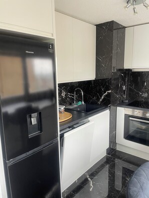 Micro-ondes, four, plaque de cuisson, lave-vaisselle