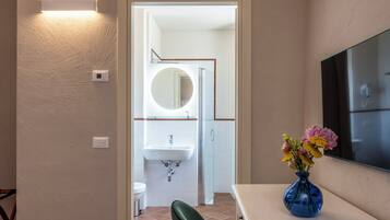 Classic Double Room | In-room safe, blackout drapes, free WiFi