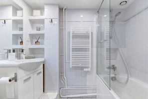 City Apartment, 1 Bedroom, Non Smoking | Bathroom
