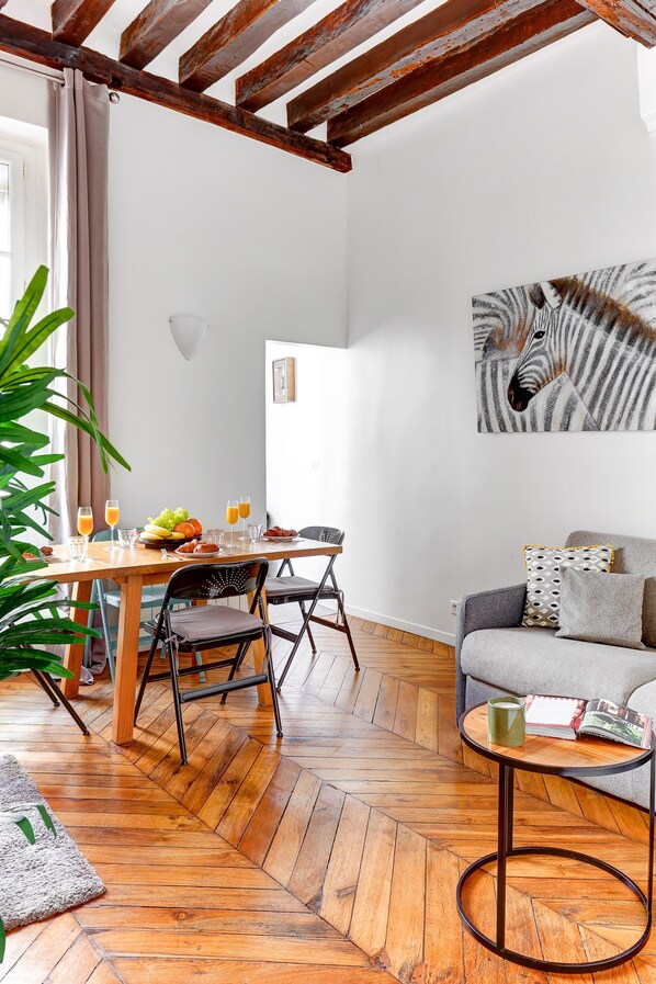 City Apartment, 1 Bedroom, Non Smoking | Living area | 40-inch Smart TV with satellite channels