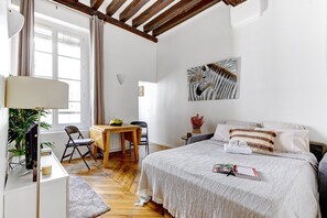 City Apartment, 1 Bedroom, Non Smoking | Living area | 40-inch Smart TV with satellite channels