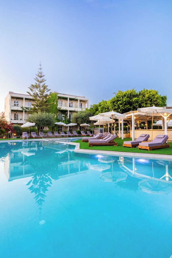 Seasonal outdoor pool - Dias by Azul Collection (Rethymno)