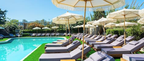 Piscine extérieure (ouverte en saison)