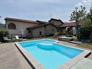 Outdoor pool - Cozy apartment in small hamlet, with pool and views of the Apuan Alps (Toscana)