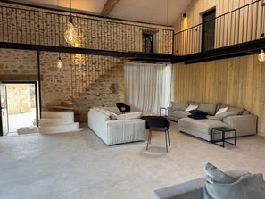 Fireplace - Luxury home in the wonderfully peaceful Charente (Édon)