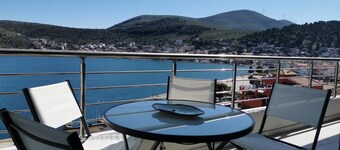 3-bedroom family friendly duplex panoramically overlooking beautiful Amfilochia