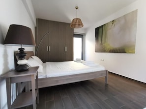 3 bedrooms, iron/ironing board, travel cot, free WiFi
