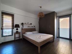 Iron/ironing board, travel cot, free WiFi, bed sheets