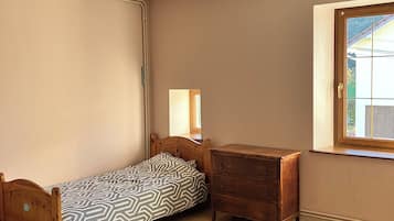 3 chambres, fer et planche à repasser, Wi-Fi, draps fournis