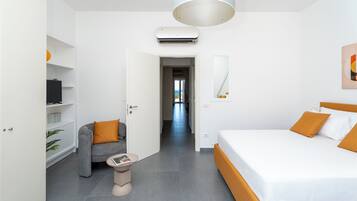 Design Apartment, 2 Bedrooms, Sea View | Blackout curtains, free WiFi, bed sheets