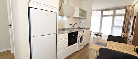 Fridge, microwave, oven, coffee/tea maker