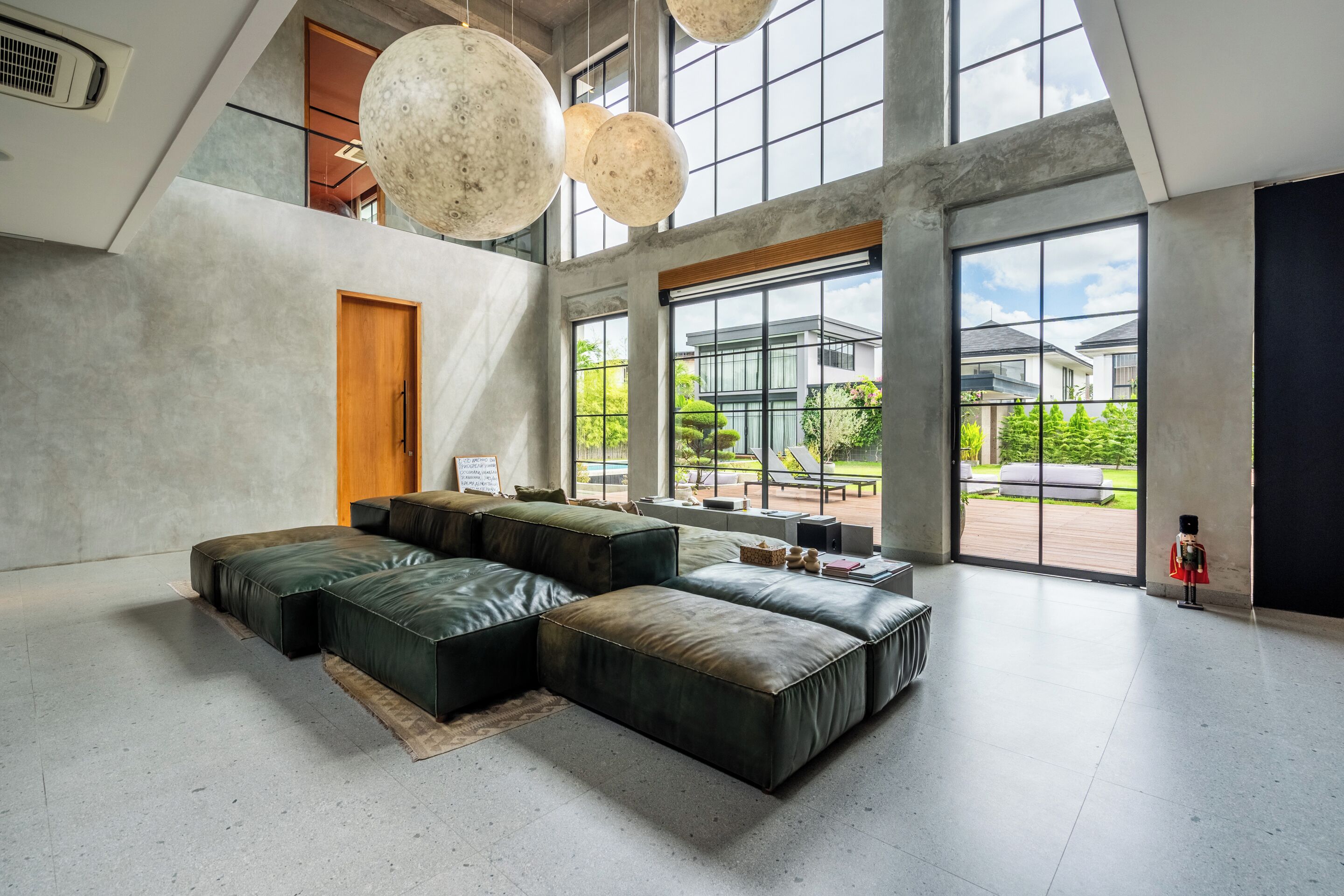 Deluxe Villa, 5 Bedrooms, Private Pool | Living room | Books