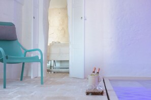 Interior - Masseria Ramunno Piccola - Fiora Suite by Rentbeat (Ostuni)