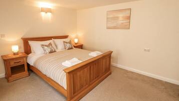 Cottage | 4 bedrooms, individually decorated, individually furnished, free WiFi