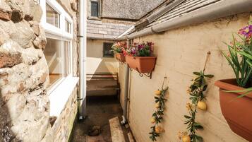 Cottage | Exterior detail